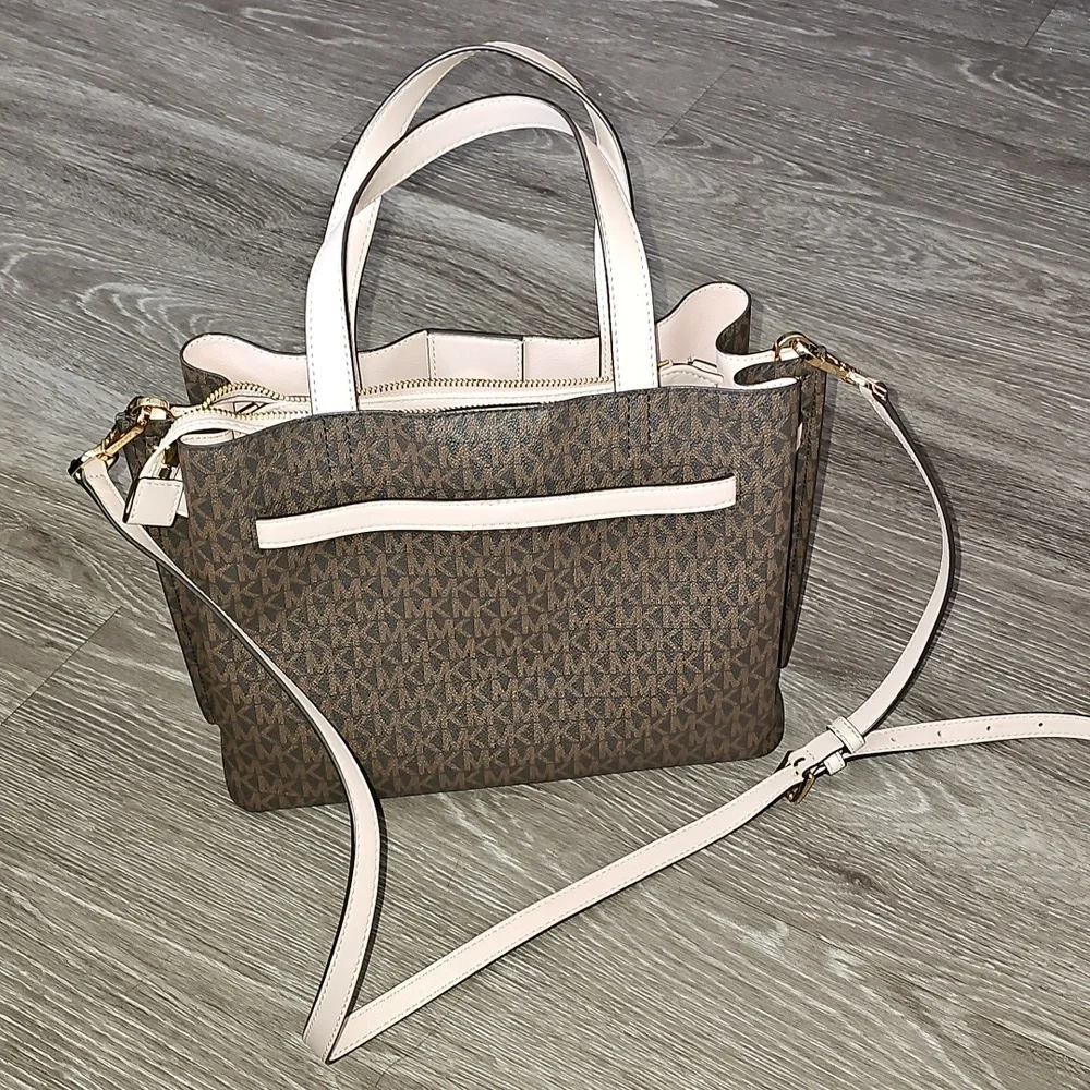 MICHAEL KORS Brown & Light Pink Handbag. Like New Condition. Gold Accents